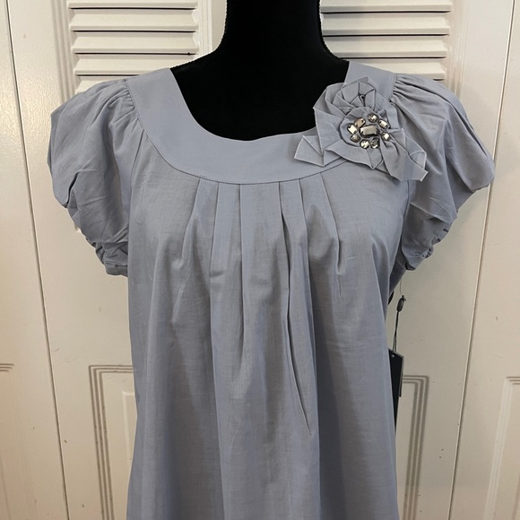 Kristin Davis slate gray top. - Picture 2 of 5